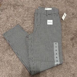 NWT Women’s Old Navy Checkered Pixie Pants (size 6)